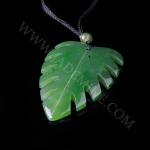 dilactemple-jade-monstera-leaf-pendant-01